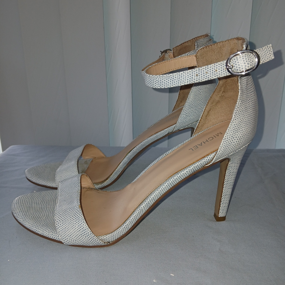 Michael Kors Women's White Textured Heels - Picture 2 of 5